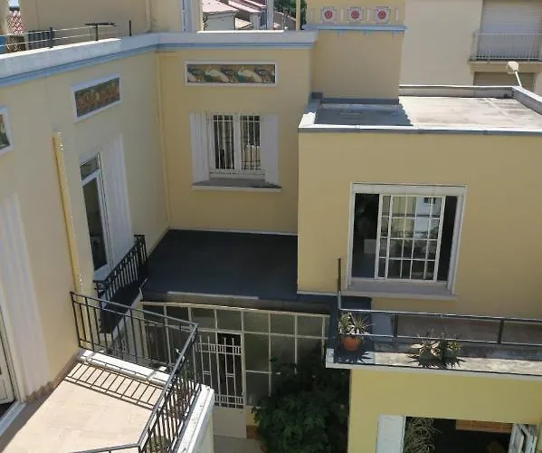 Le Patio En - D'hotes Bed & Breakfast 3*